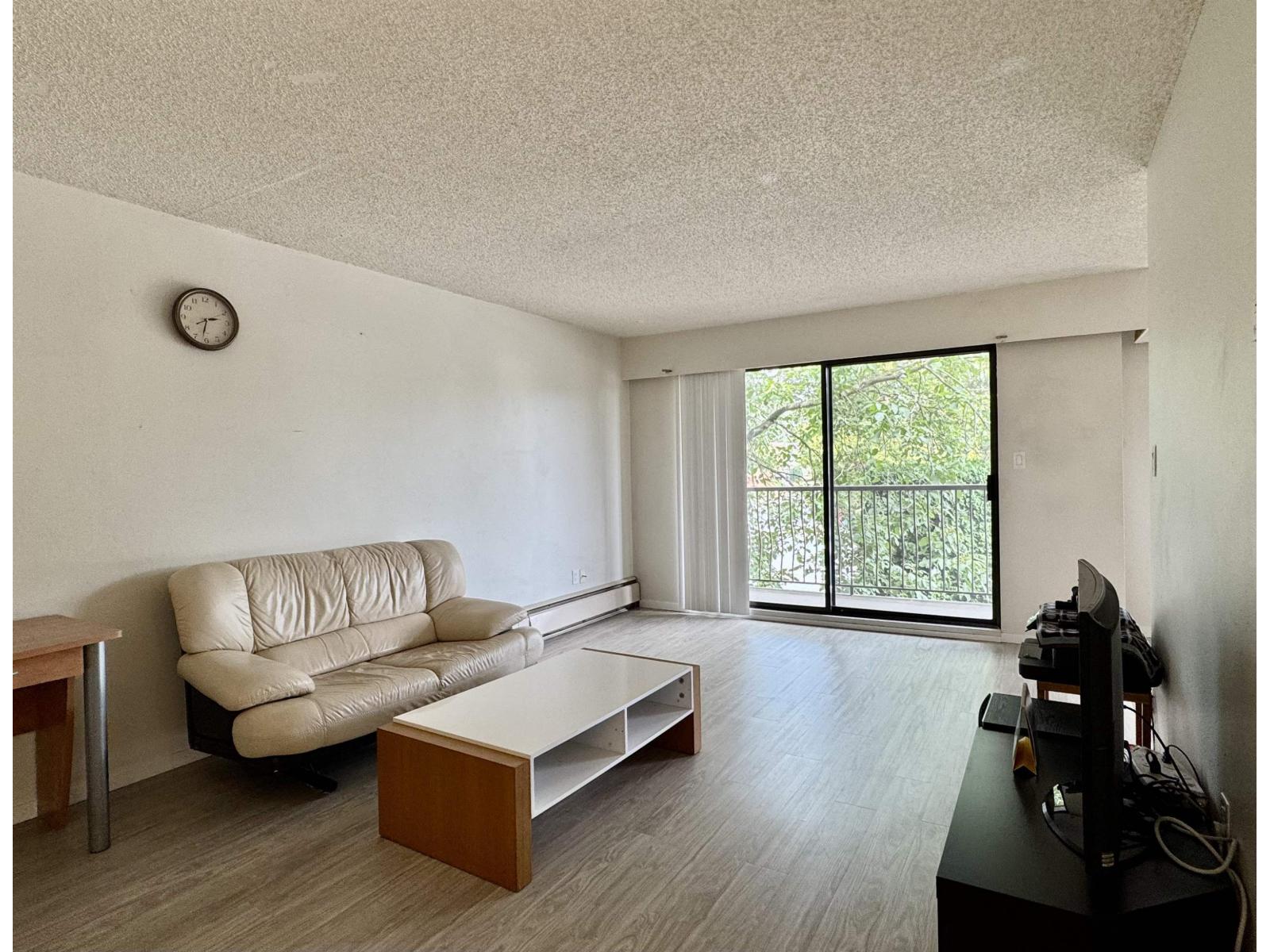 129 1909 Salton Road Property Photo 4
