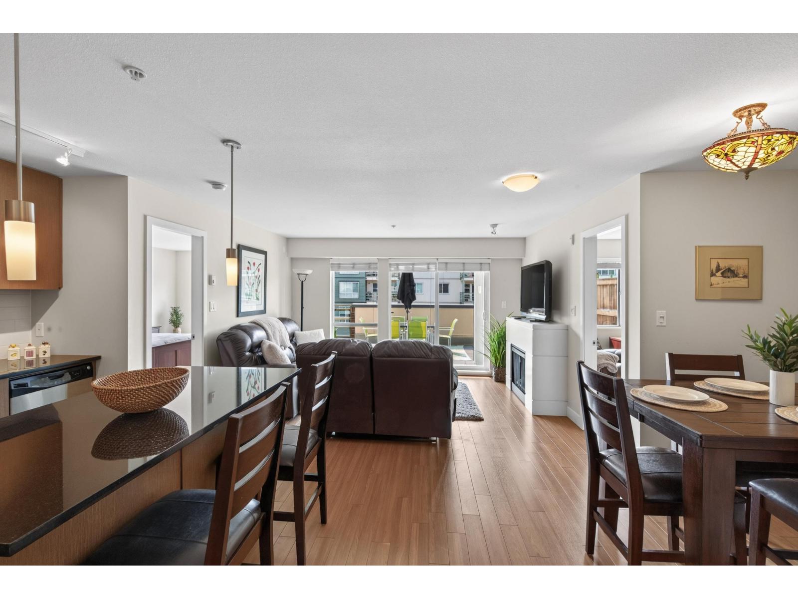 221 15745 Croydon Drive Property Photo 1