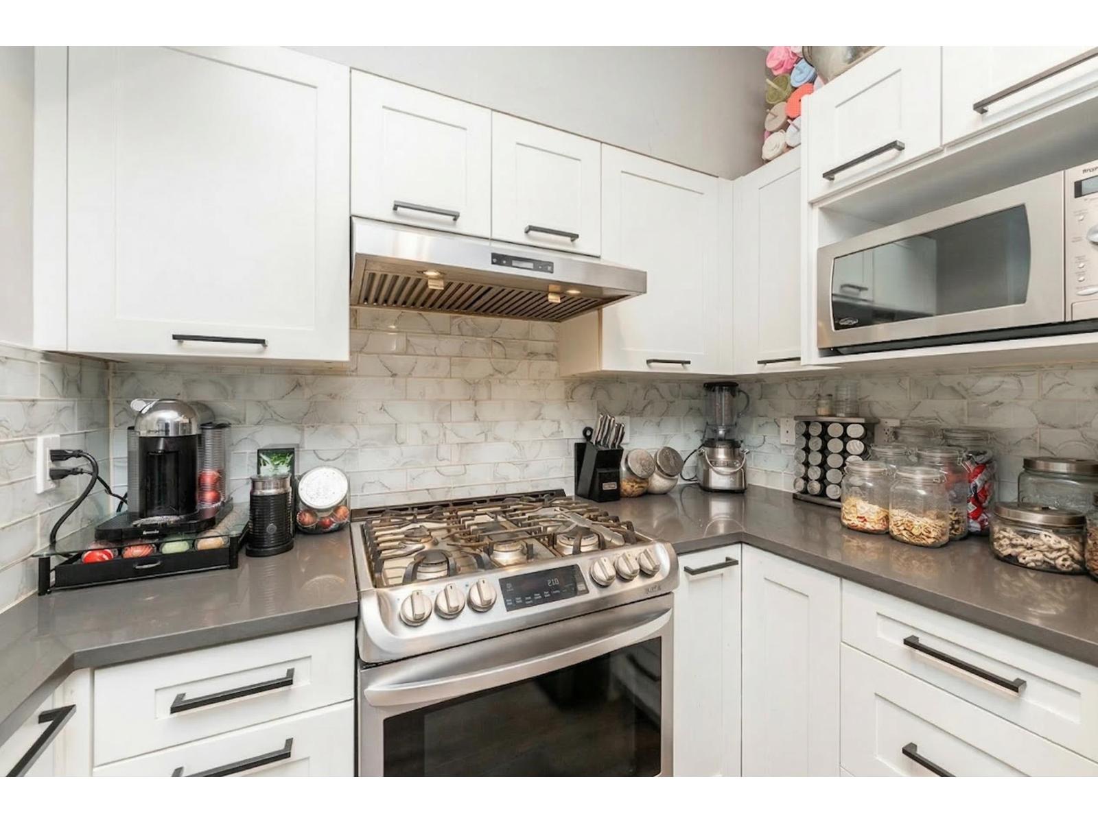 15 21535 88 Avenue Property Photo 3