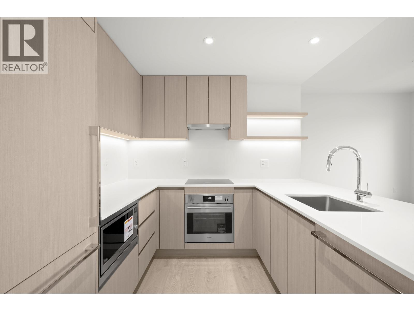 408 4928 QUEBEC STREET Property Photo 1