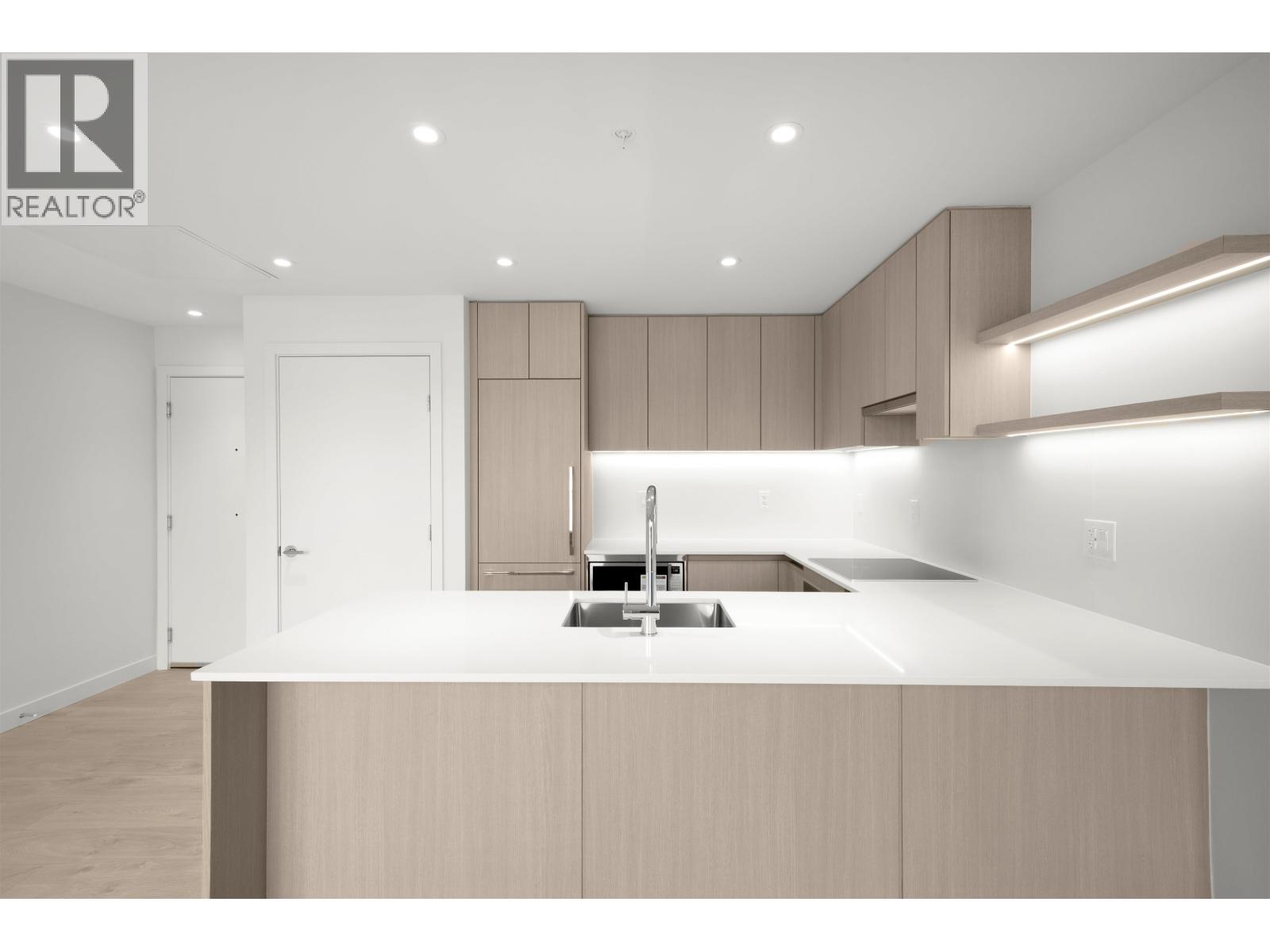 408 4928 Quebec Street Property Photo 2