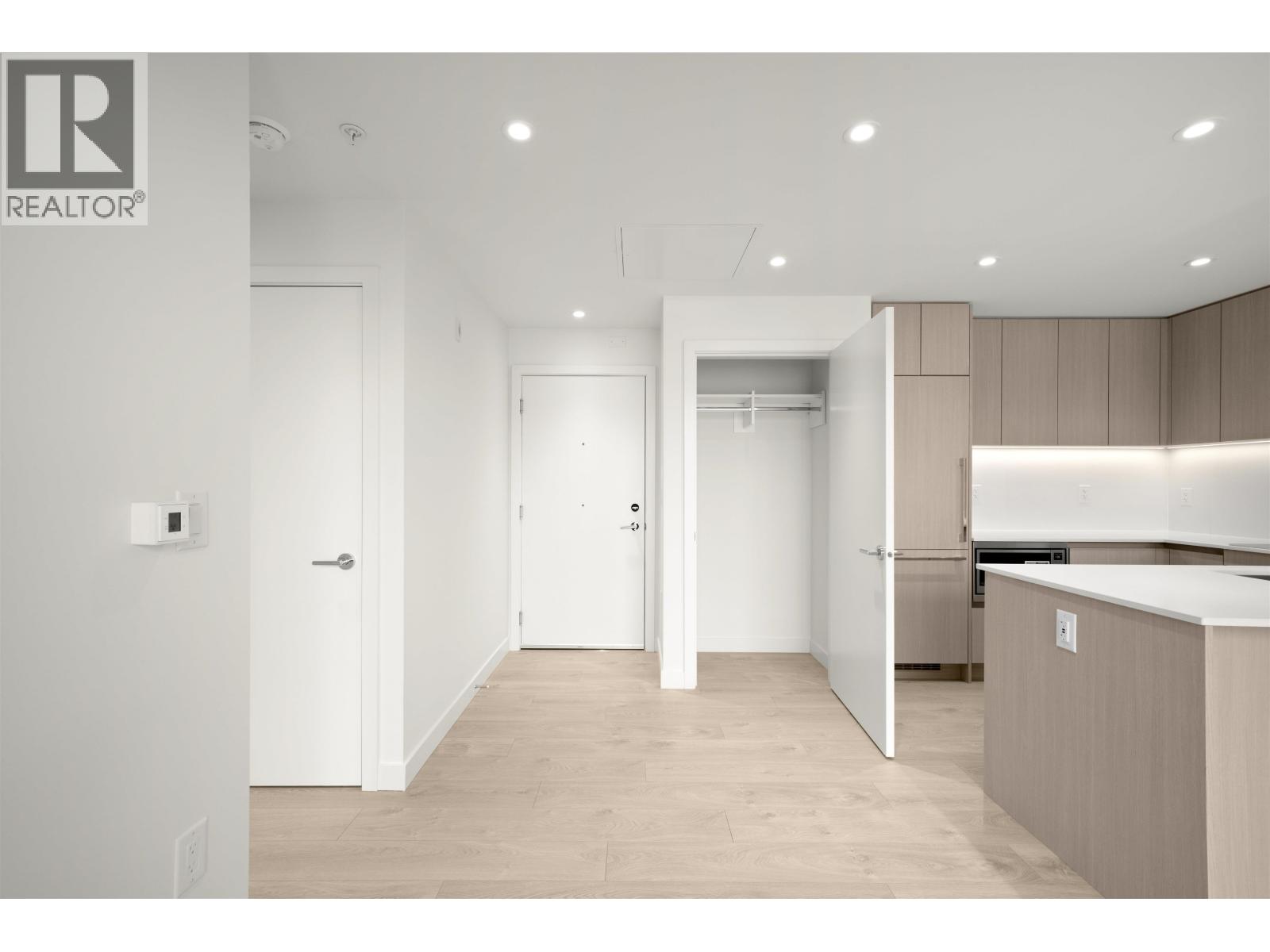 408 4928 Quebec Street Property Photo 6