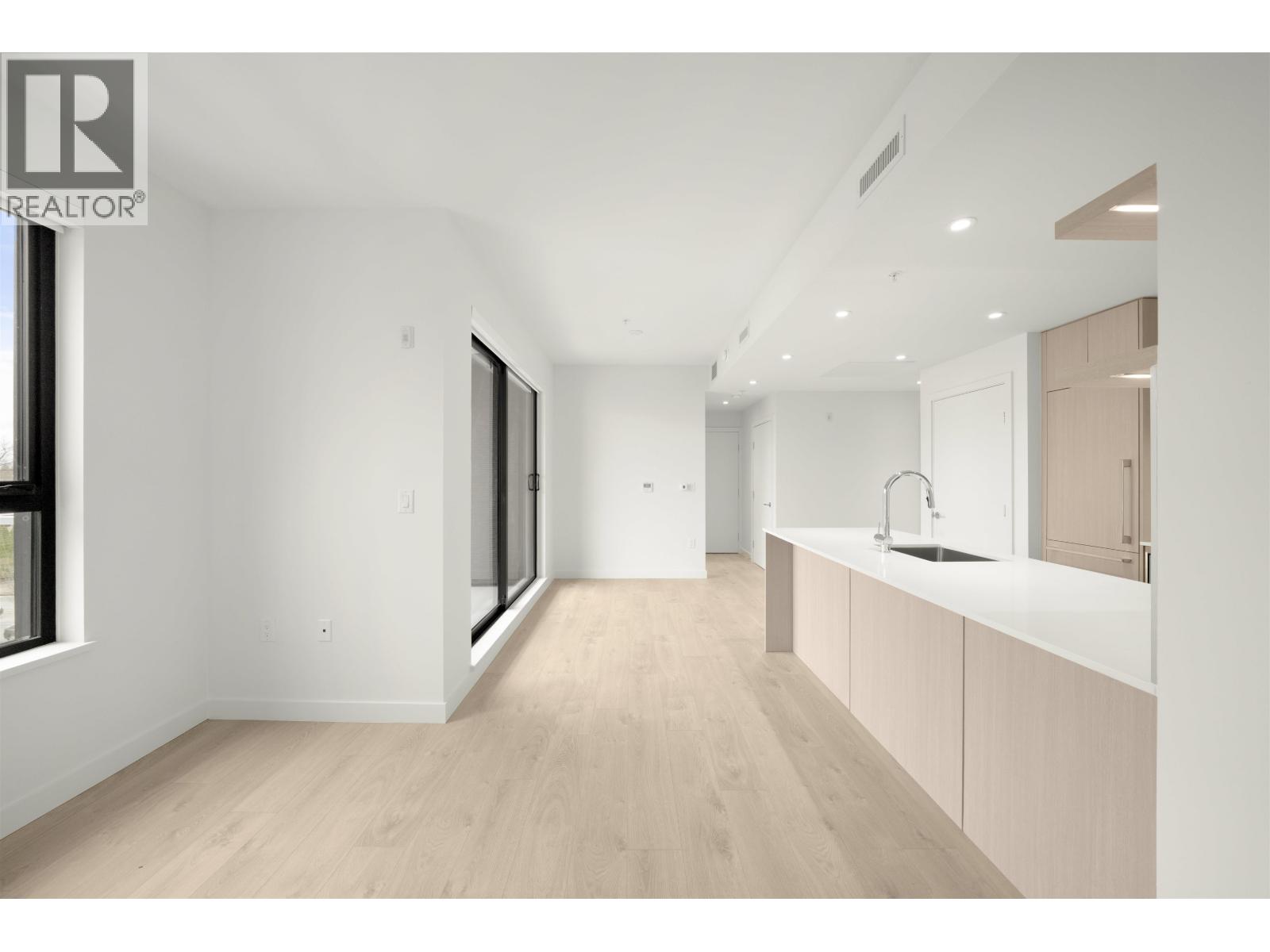 408 4928 Quebec Street Property Photo 10