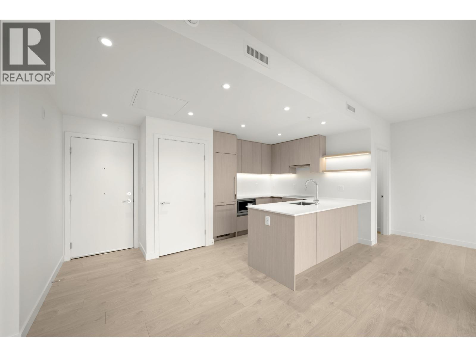 408 4928 Quebec Street Property Photo 11