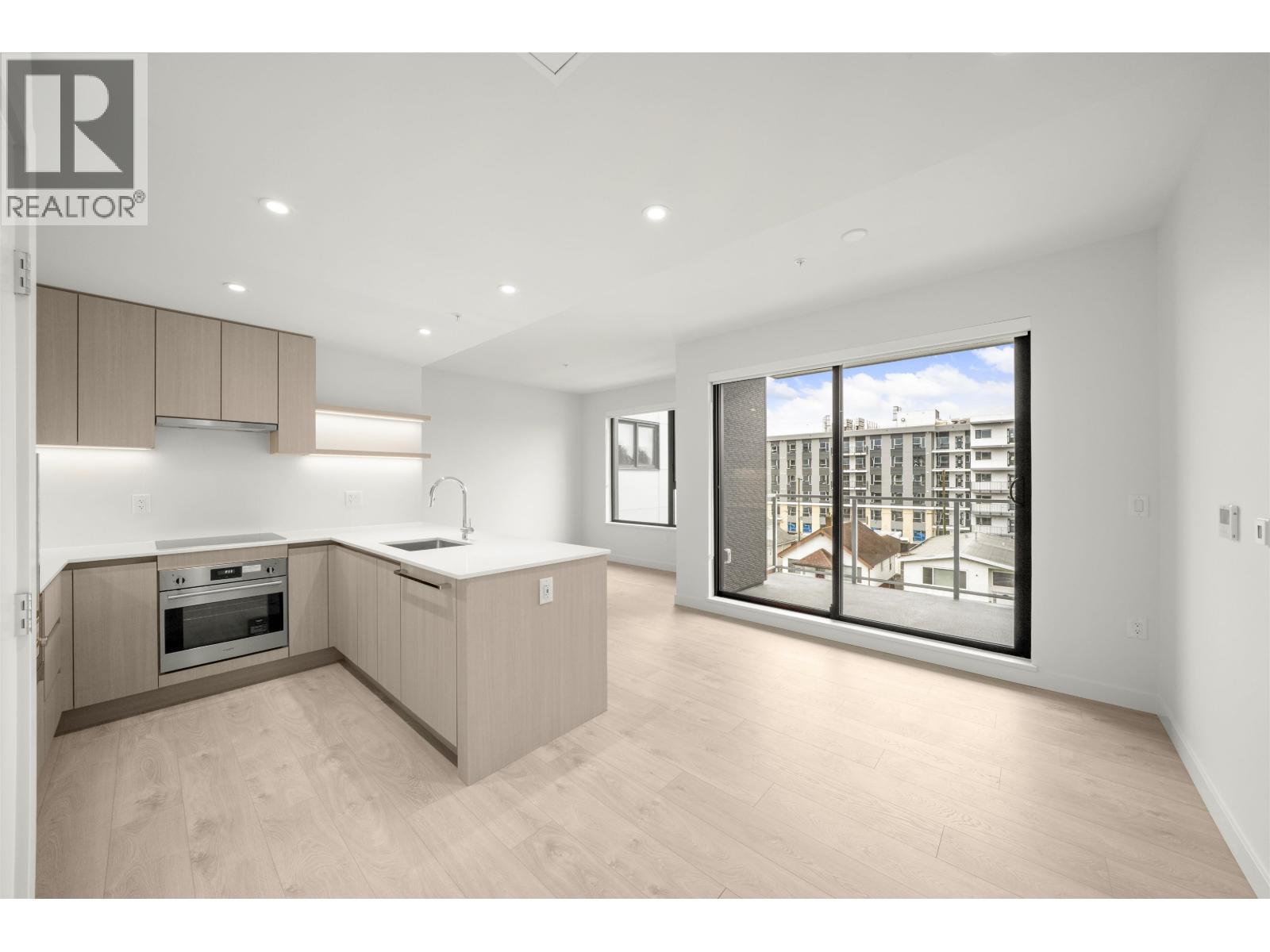 408 4928 Quebec Street Property Photo 12