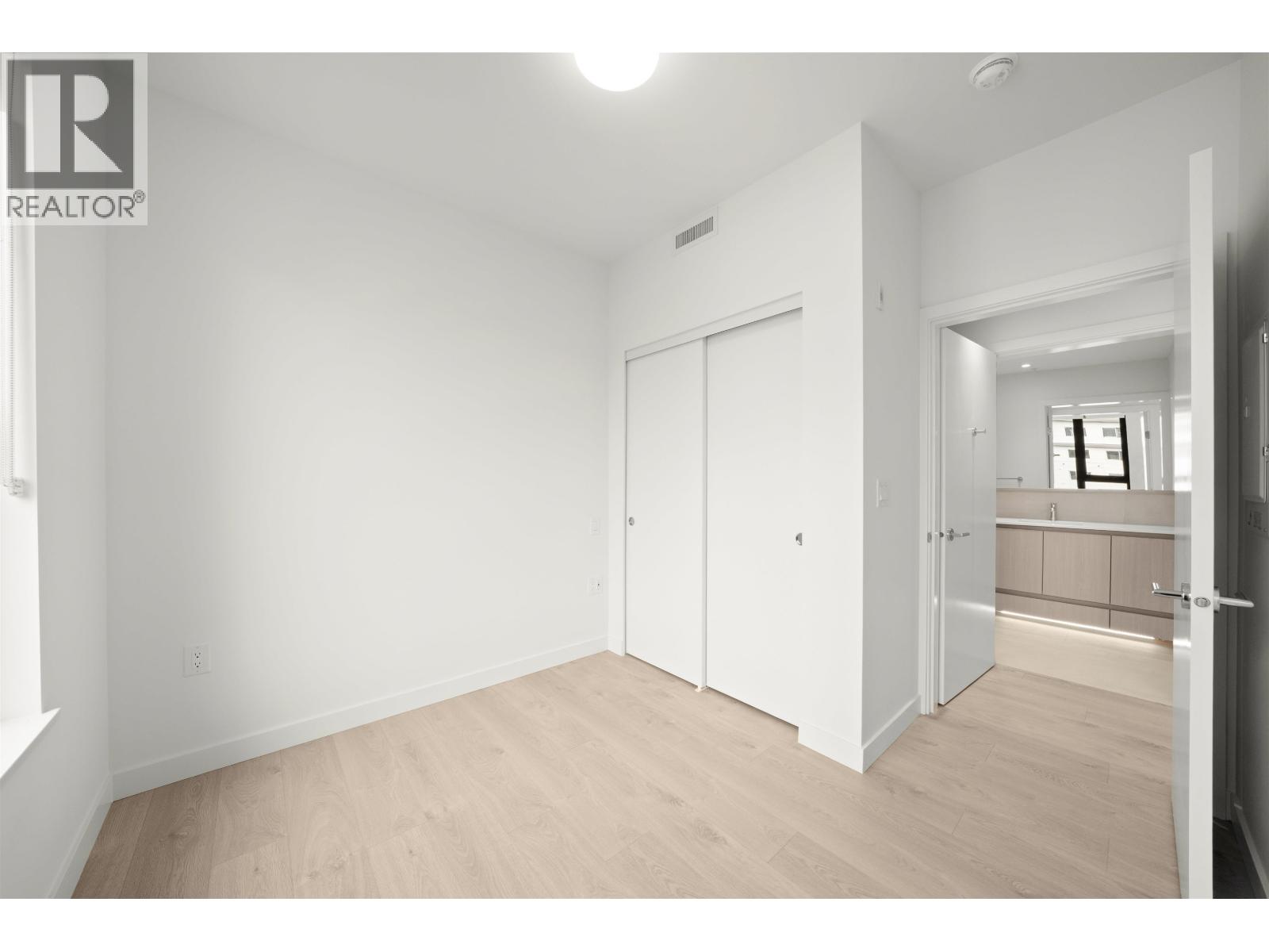 408 4928 Quebec Street Property Photo 16