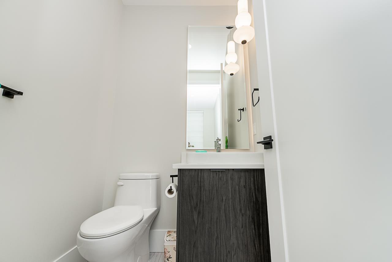 26 16589 25 Avenue Property Photo 18