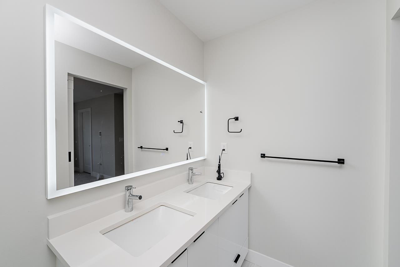 26 16589 25 Avenue Property Photo 25