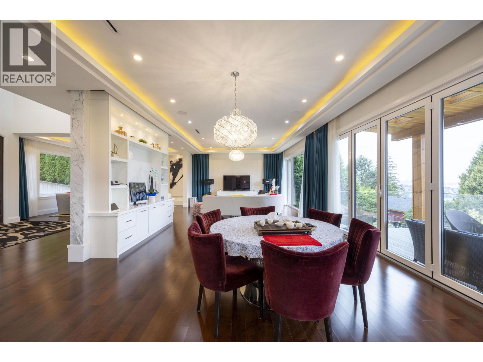 5111 Harbour View Road Property Photo 4