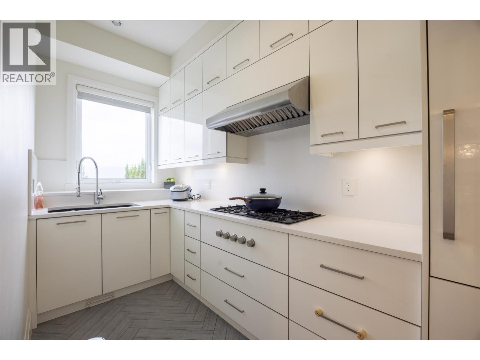 5111 Harbour View Road Property Photo 15