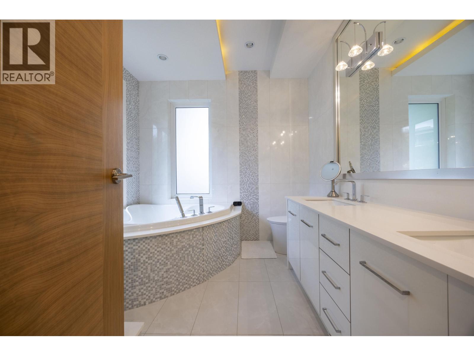 5111 Harbour View Road Property Photo 27