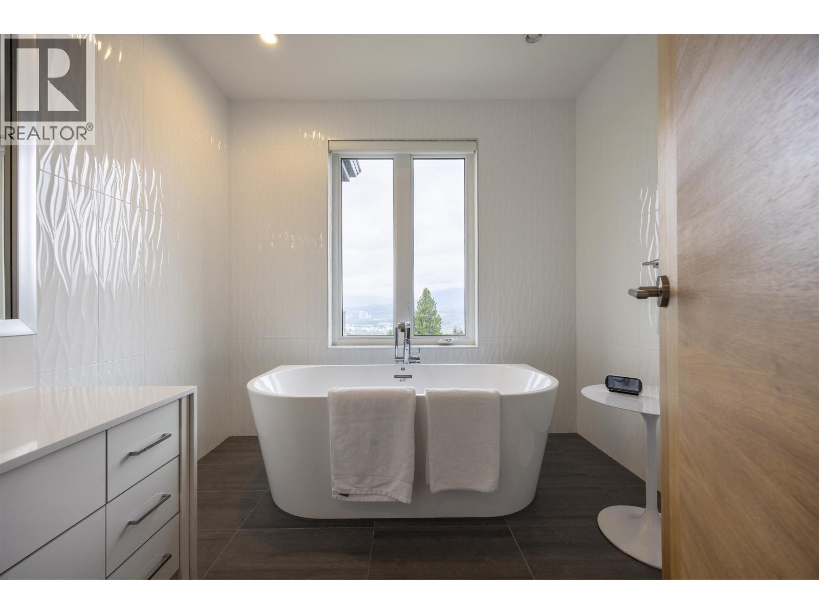 5111 Harbour View Road Property Photo 28