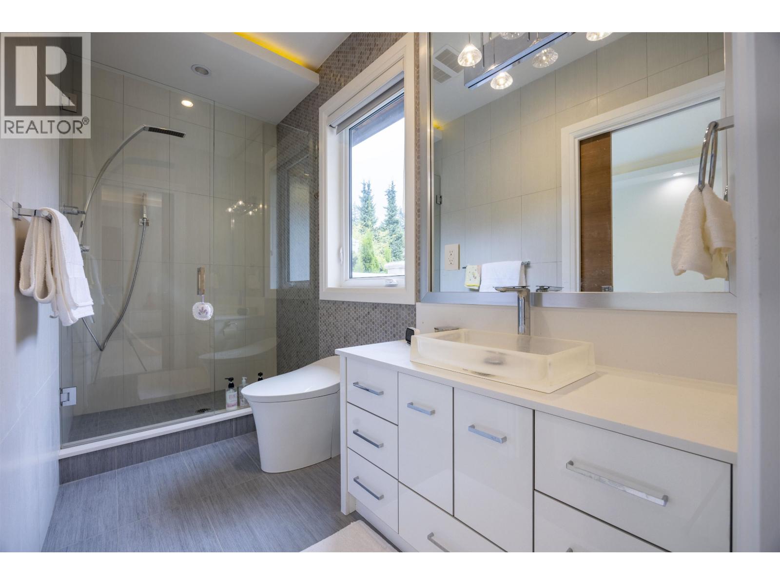 5111 Harbour View Road Property Photo 32