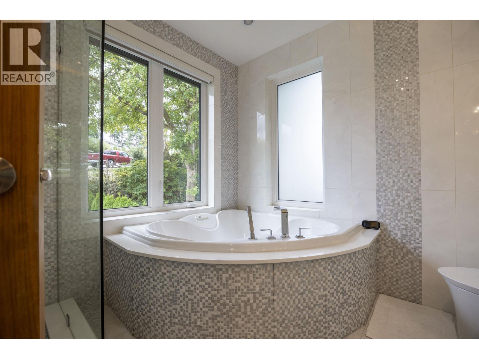 5111 Harbour View Road Property Photo 34