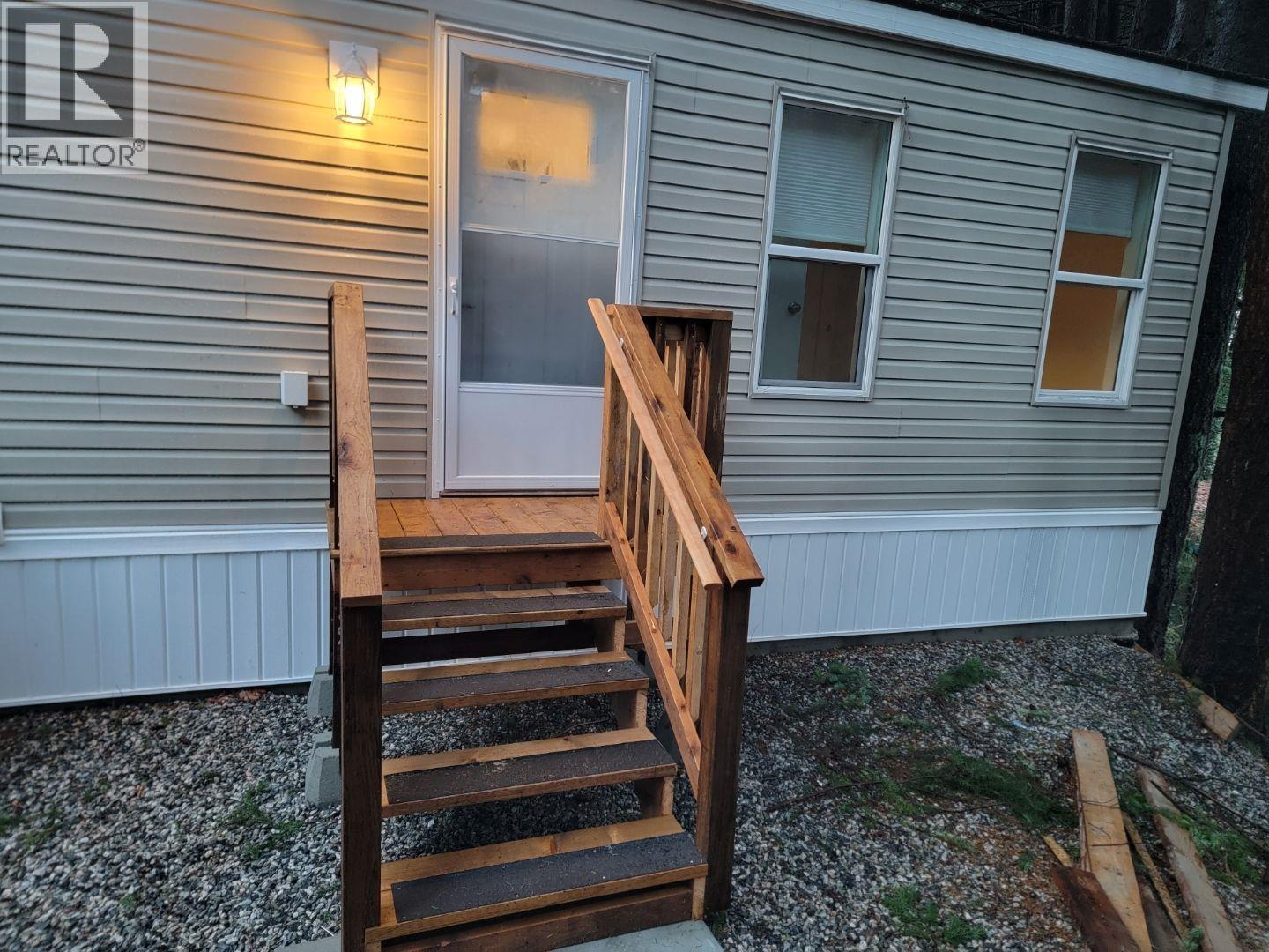 16 5288 Selma Park Road Property Photo 3