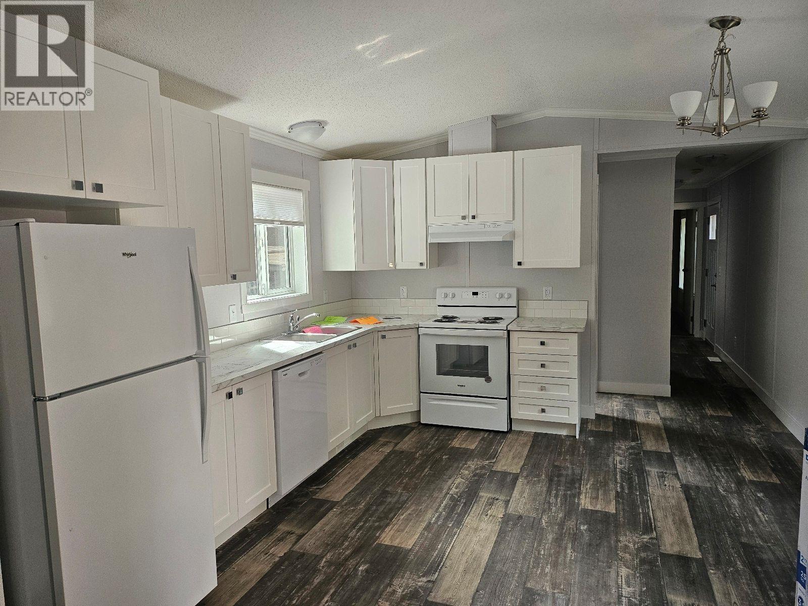 16 5288 Selma Park Road Property Photo 5