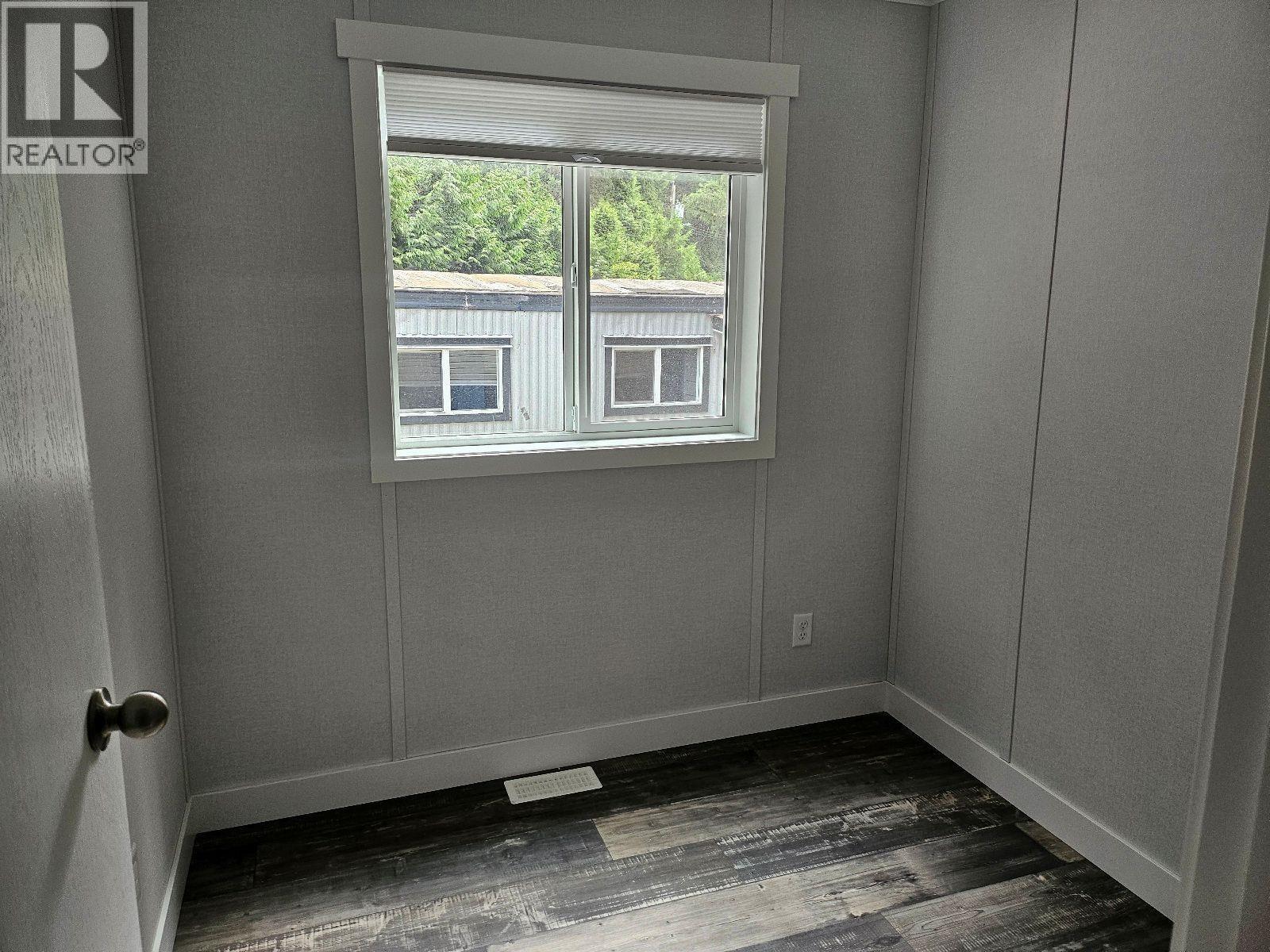 16 5288 Selma Park Road Property Photo 6