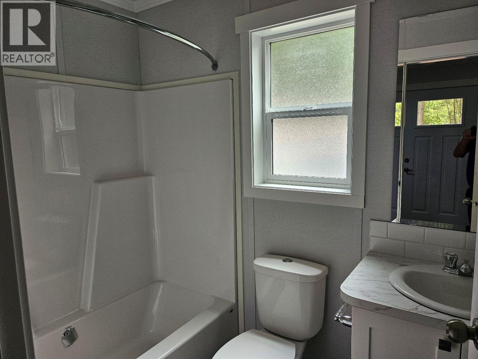 16 5288 Selma Park Road Property Photo 7