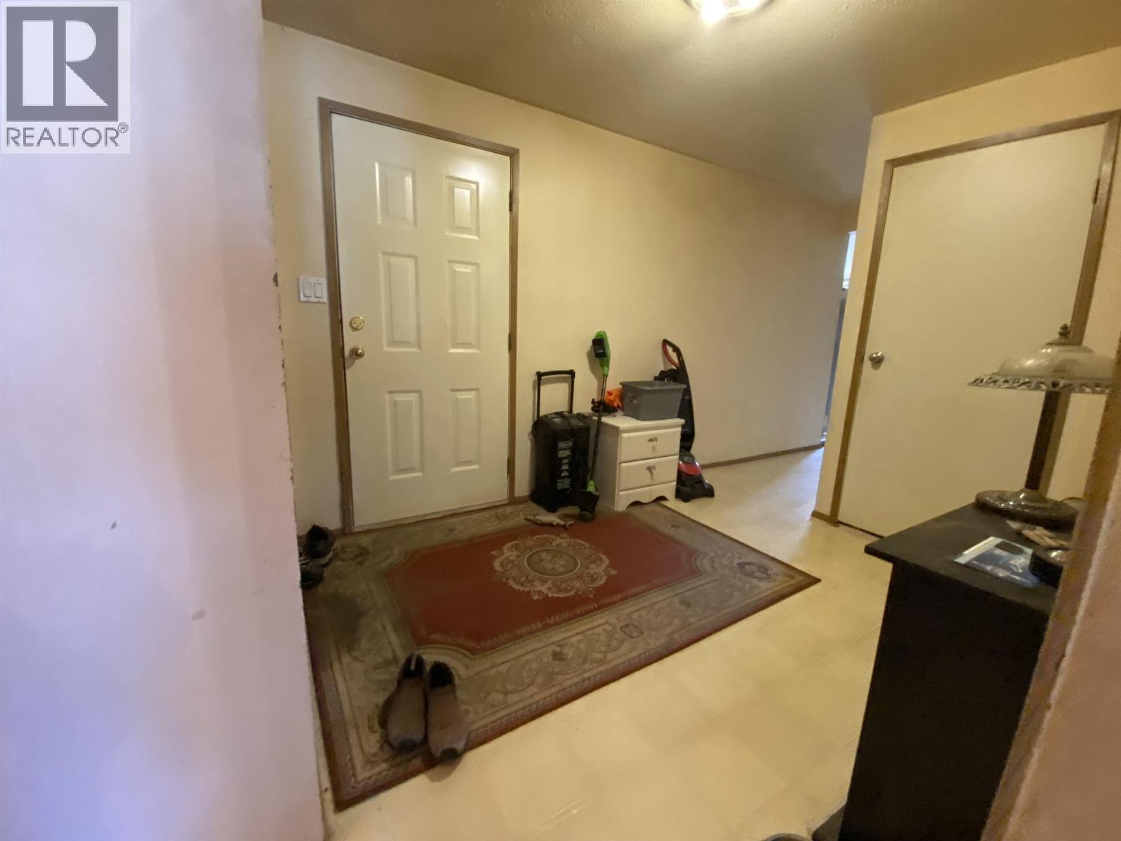 2710 Hall Street Property Photo 8