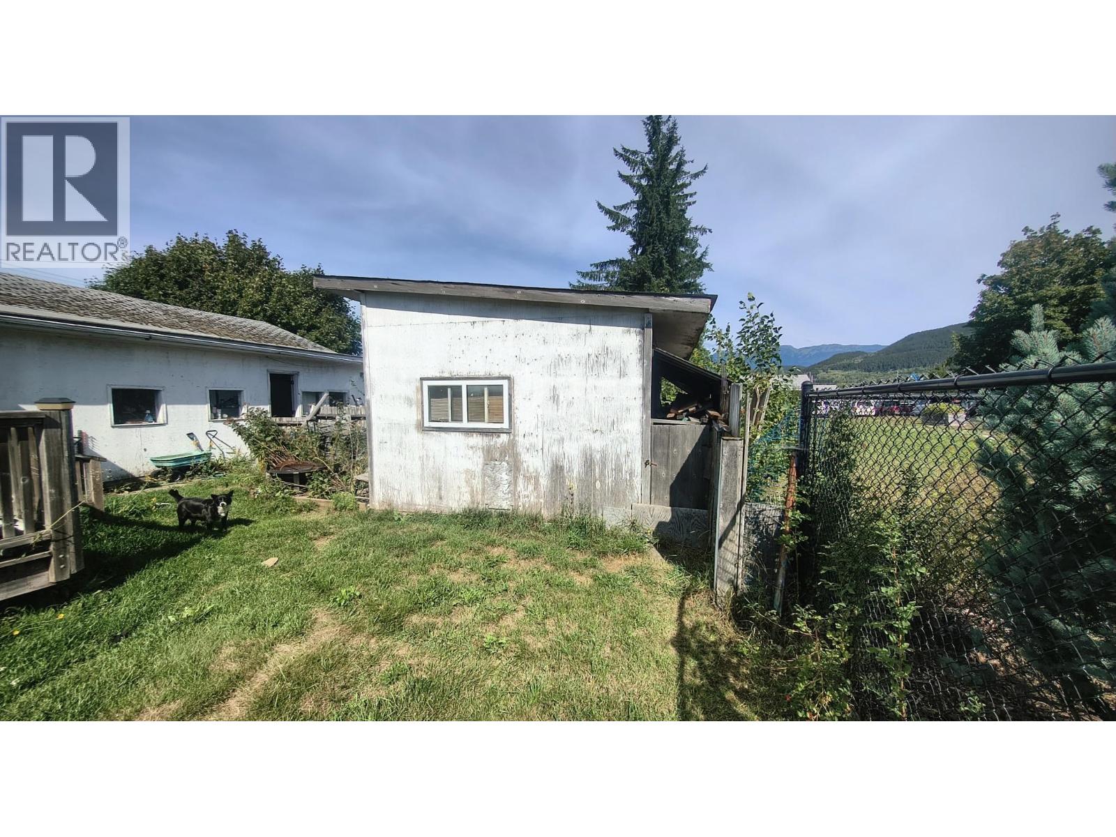 2710 Hall Street Property Photo 14