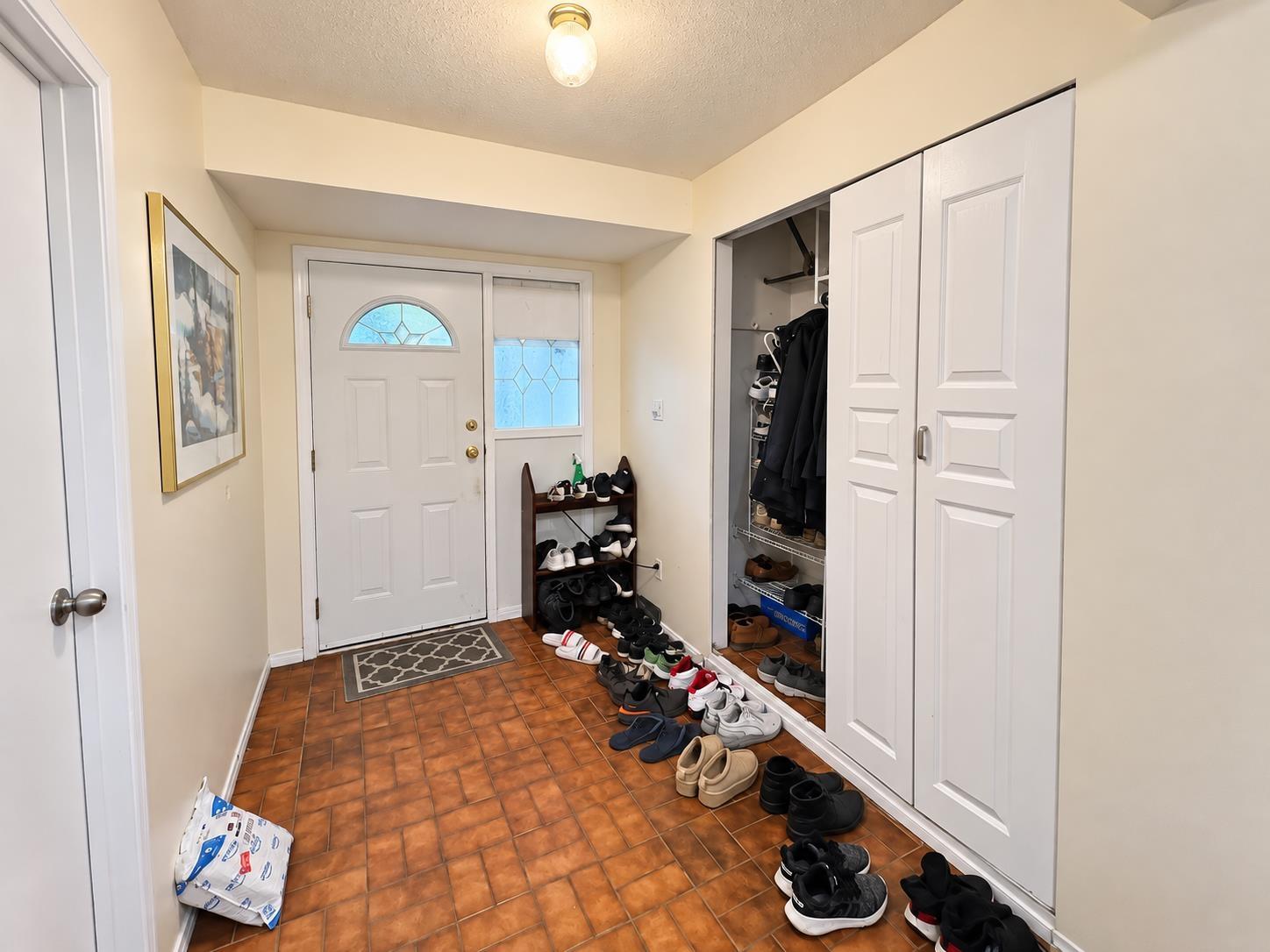 15097 95 Avenue Property Photo 2