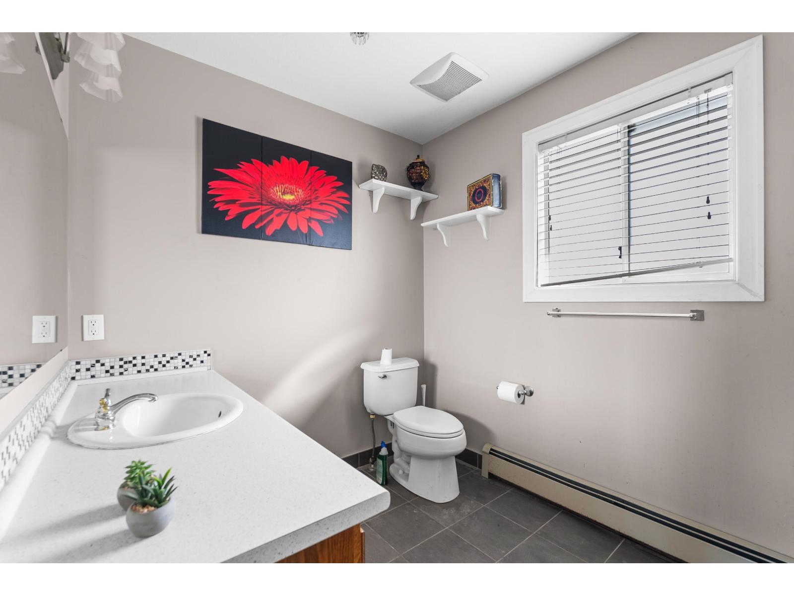 35826 South Parallel Road Property Photo 25