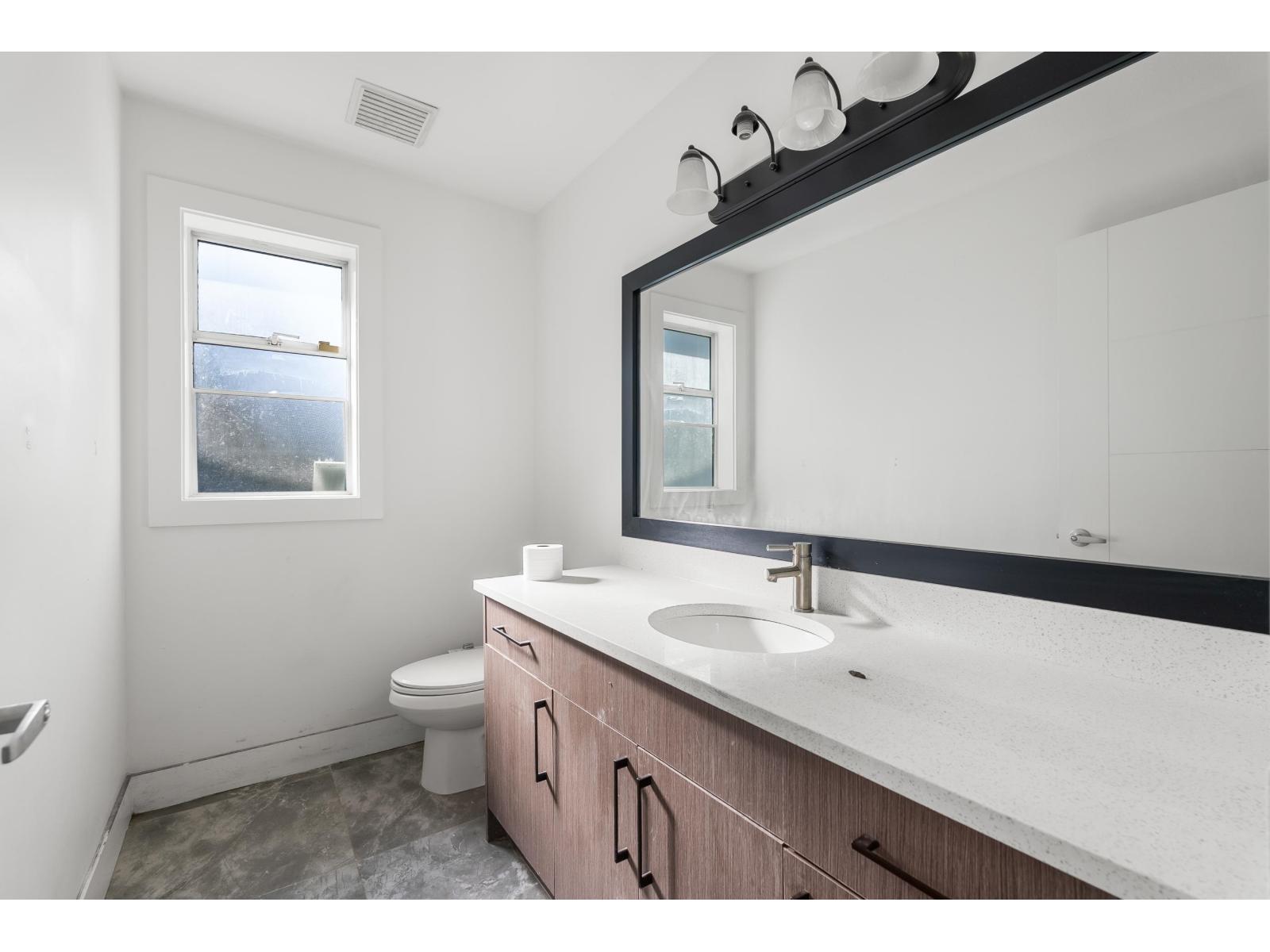 35826 South Parallel Road Property Photo 26