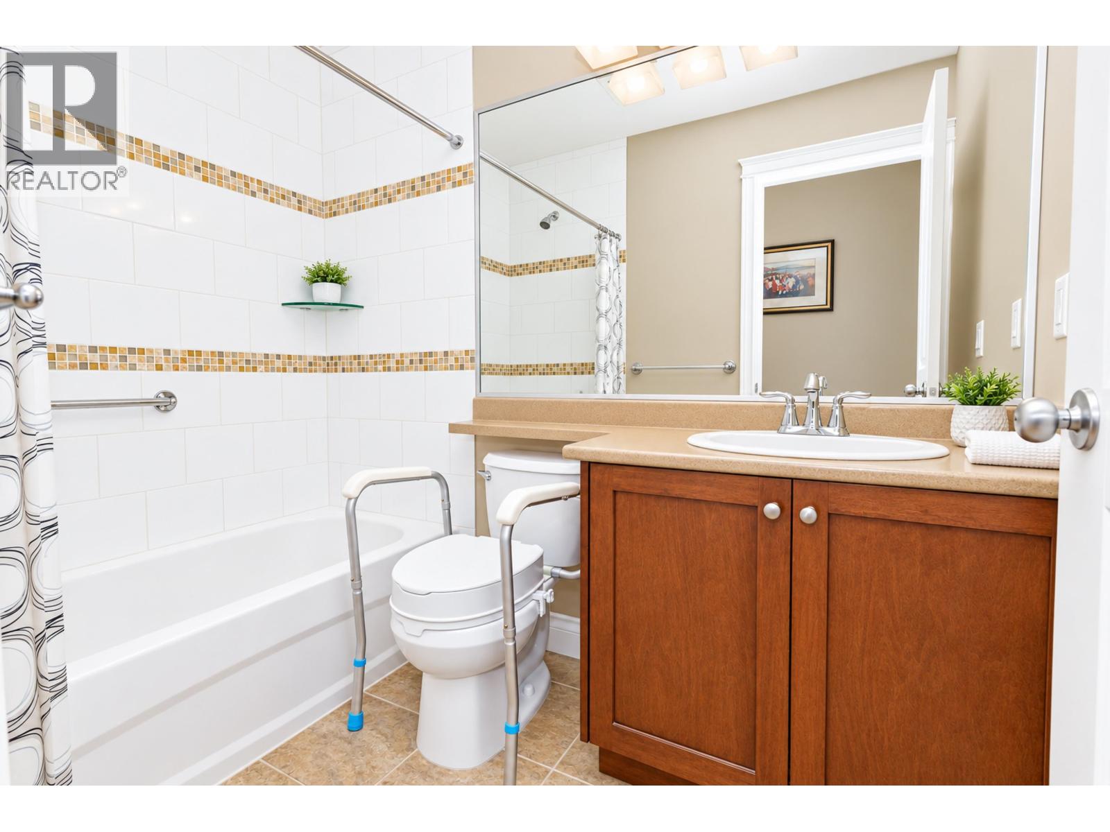 326 12258 224th Street Property Photo 16