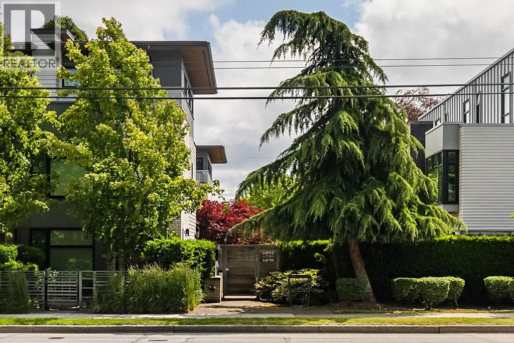 6070 Oak Street Photo de la propriété 1