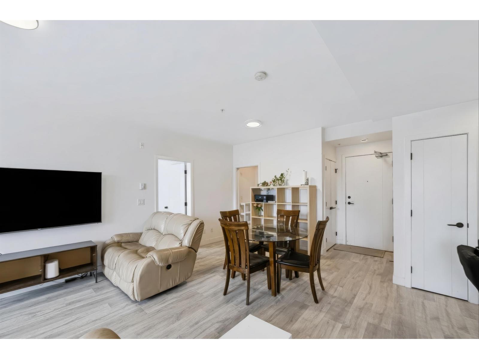 407 32838 Landeau Place Property Photo 5