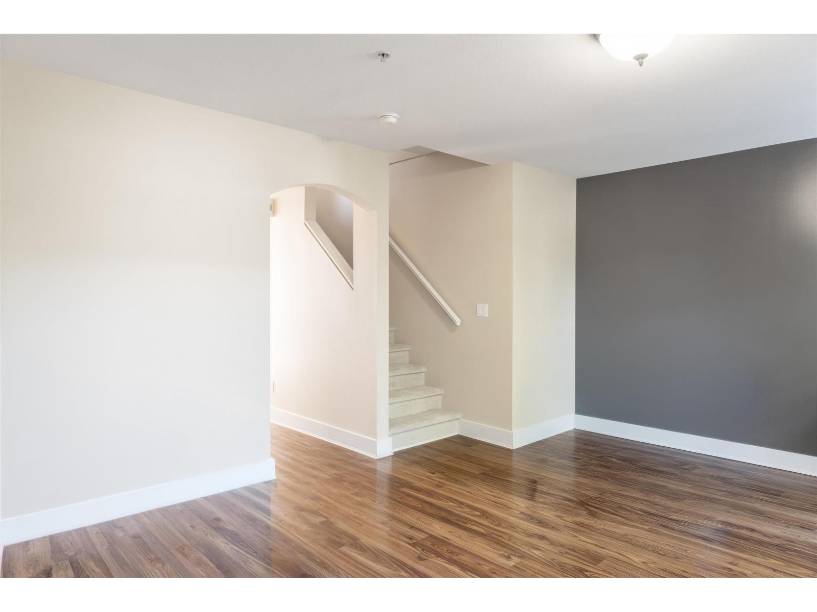 83 15833 26 Avenue Property Photo 5