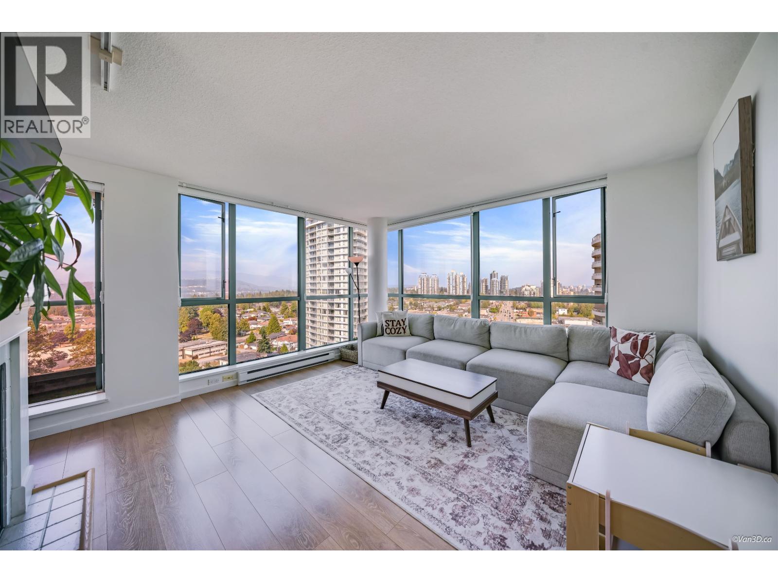 1801 6611 Southoaks Crescent Property Photo 1
