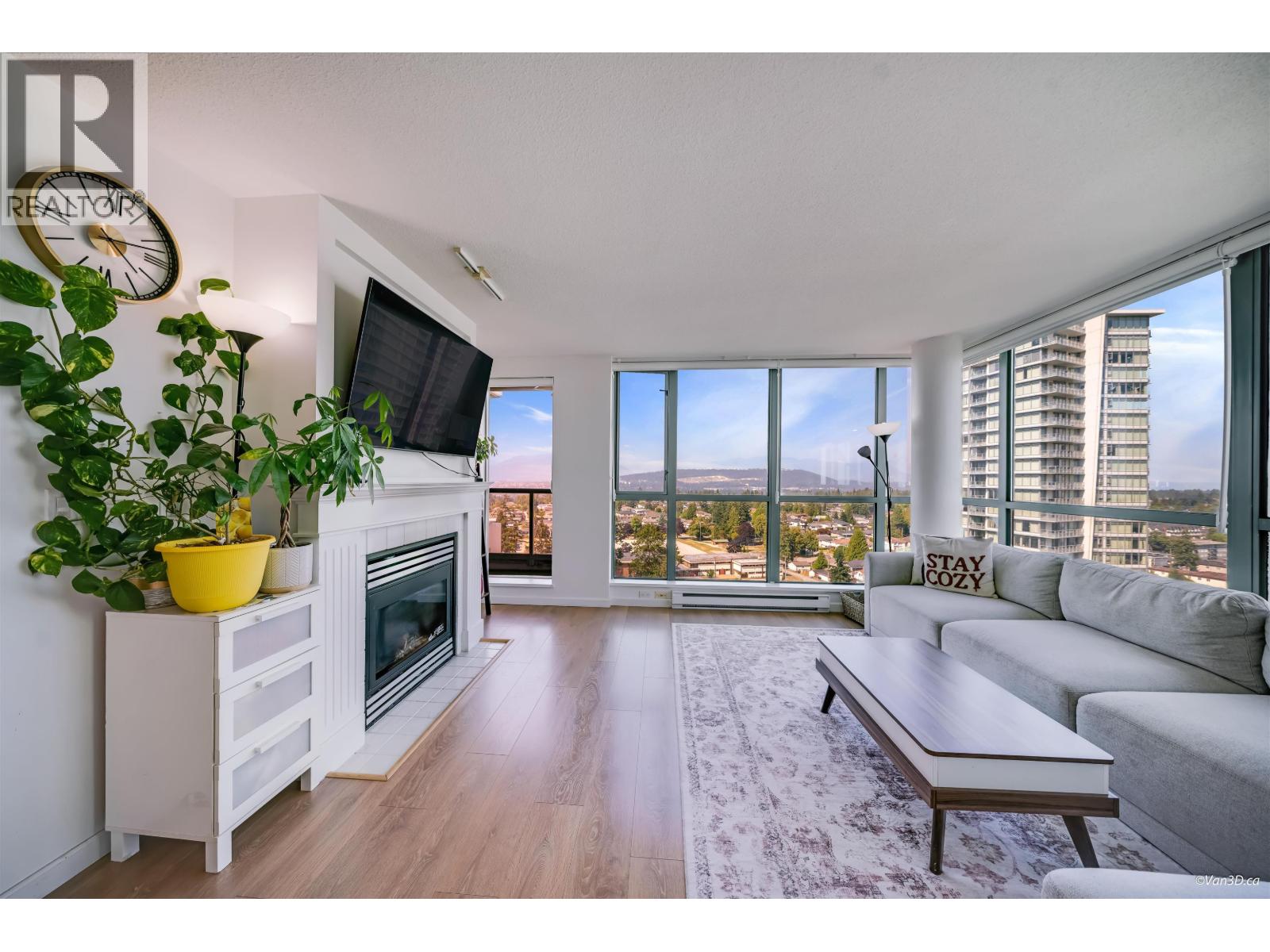 1801 6611 Southoaks Crescent Property Photo 2