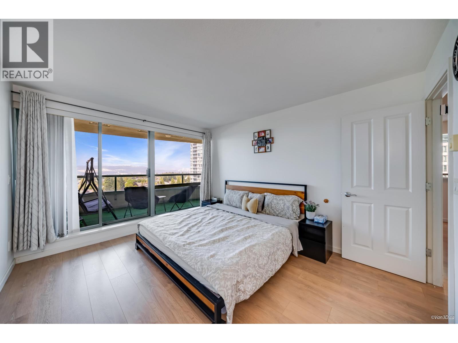 1801 6611 Southoaks Crescent Property Photo 4