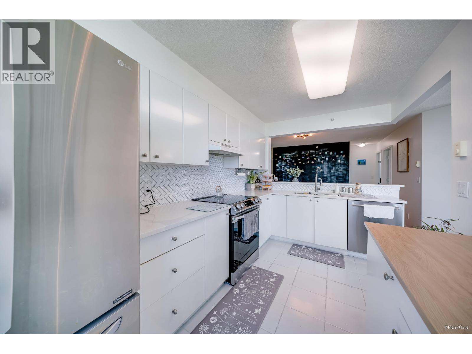 1801 6611 Southoaks Crescent Property Photo 5