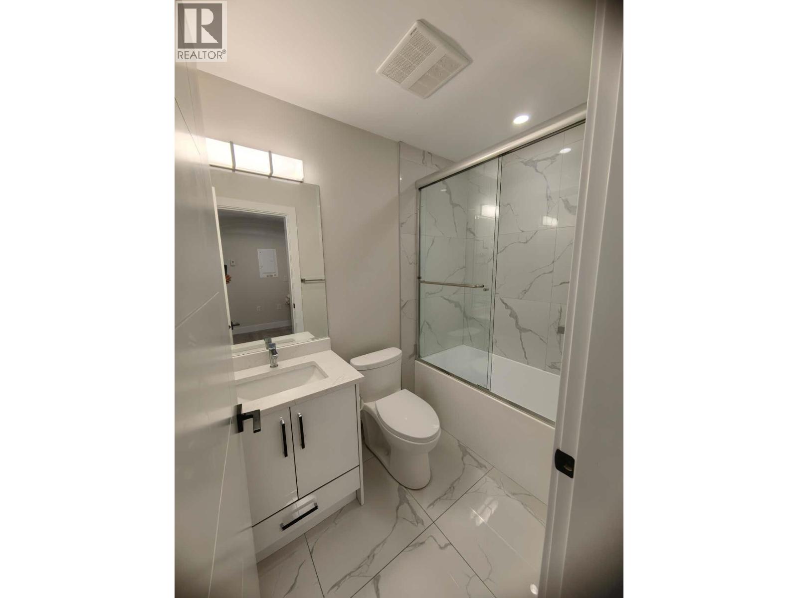 Ground Level One Bedroom-16xx Ellesmere Avenue Property Photo 5
