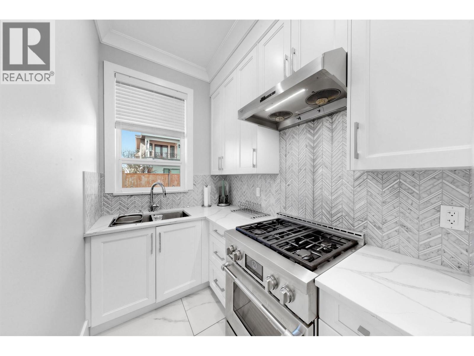 6220 Yeats Crescent Property Photo 16