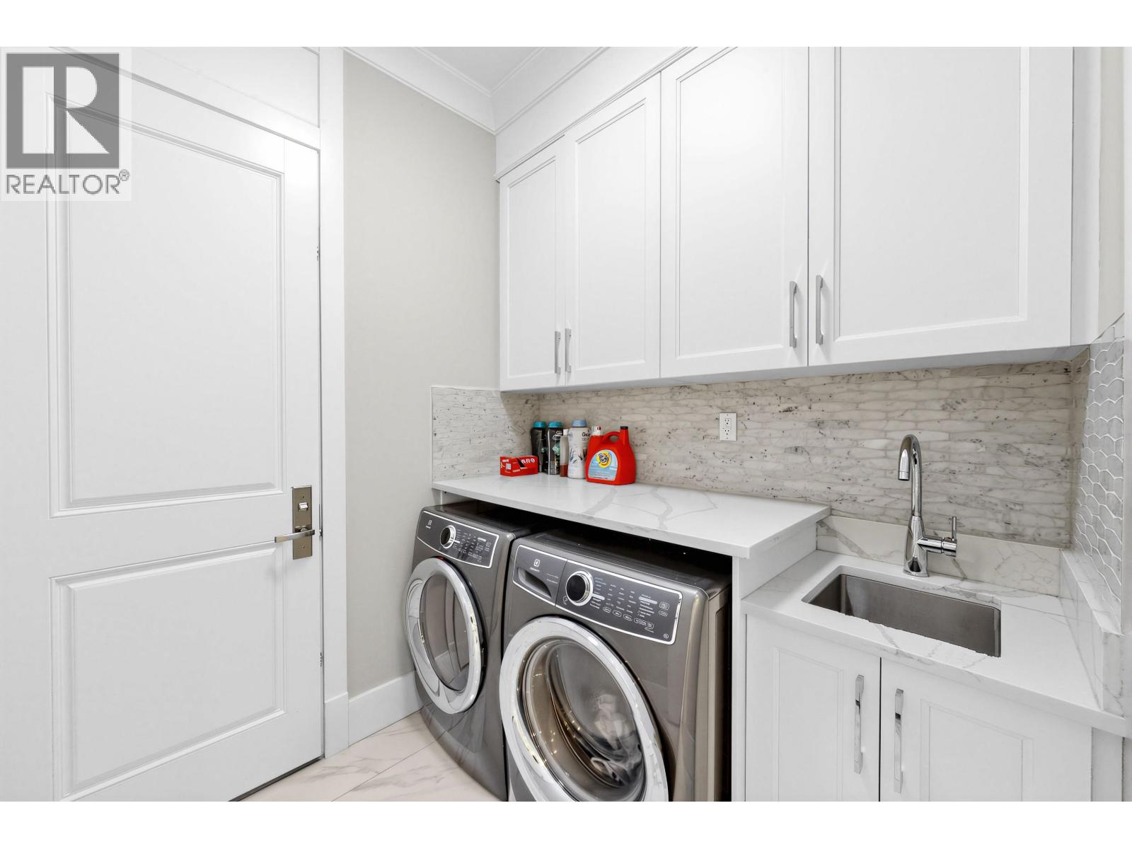 6220 Yeats Crescent Property Photo 20