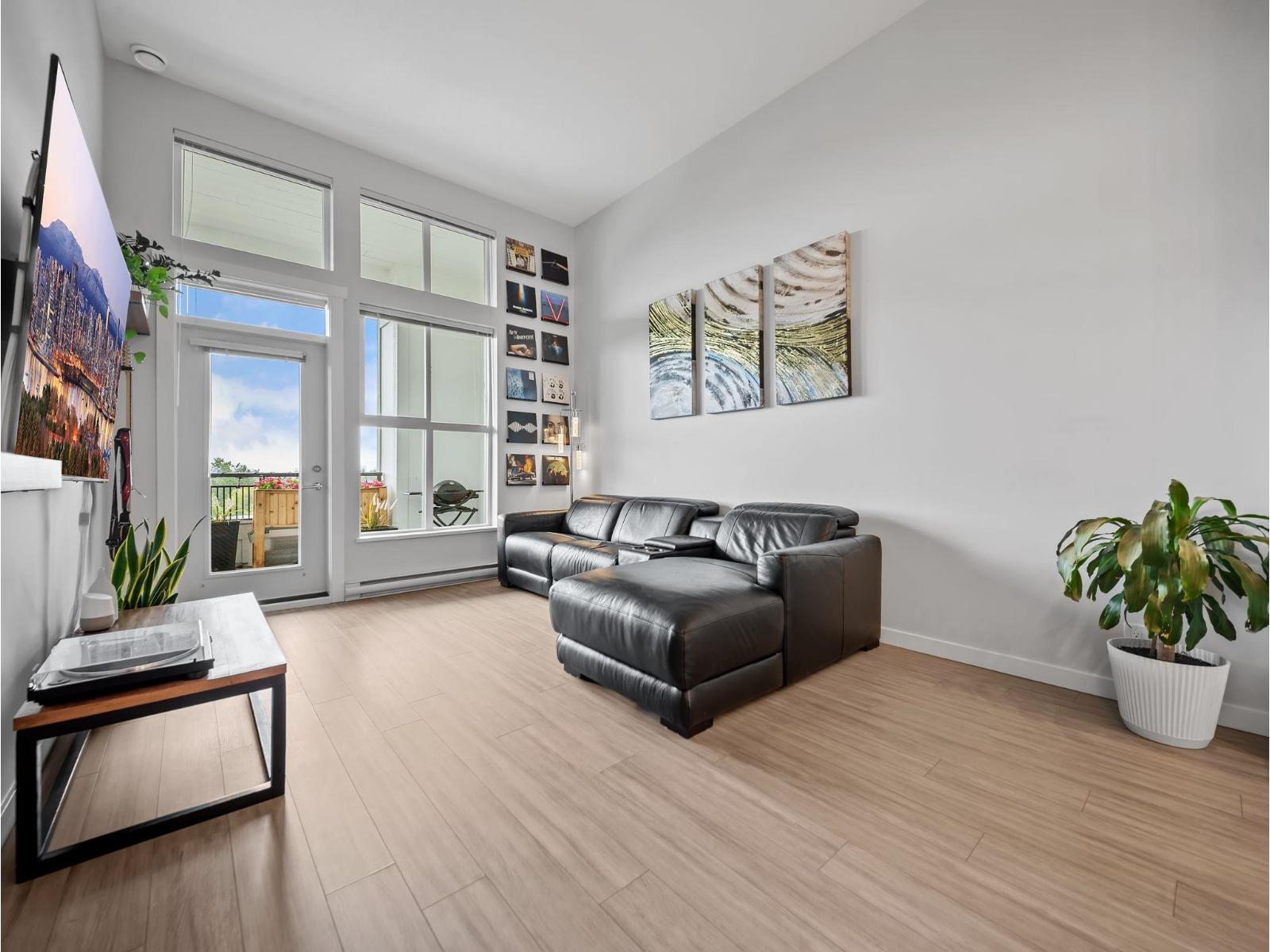 C612 8150 207 Street Property Photo 16