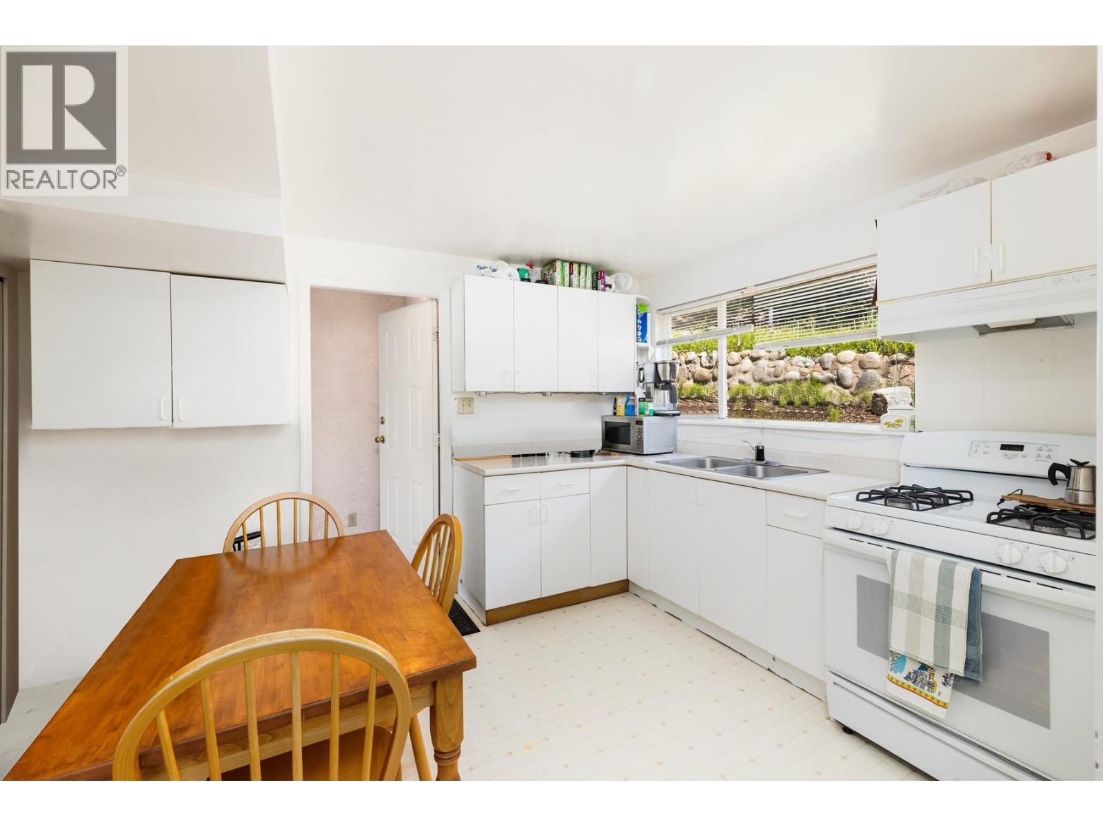 454 Monteray Avenue Property Photo 11