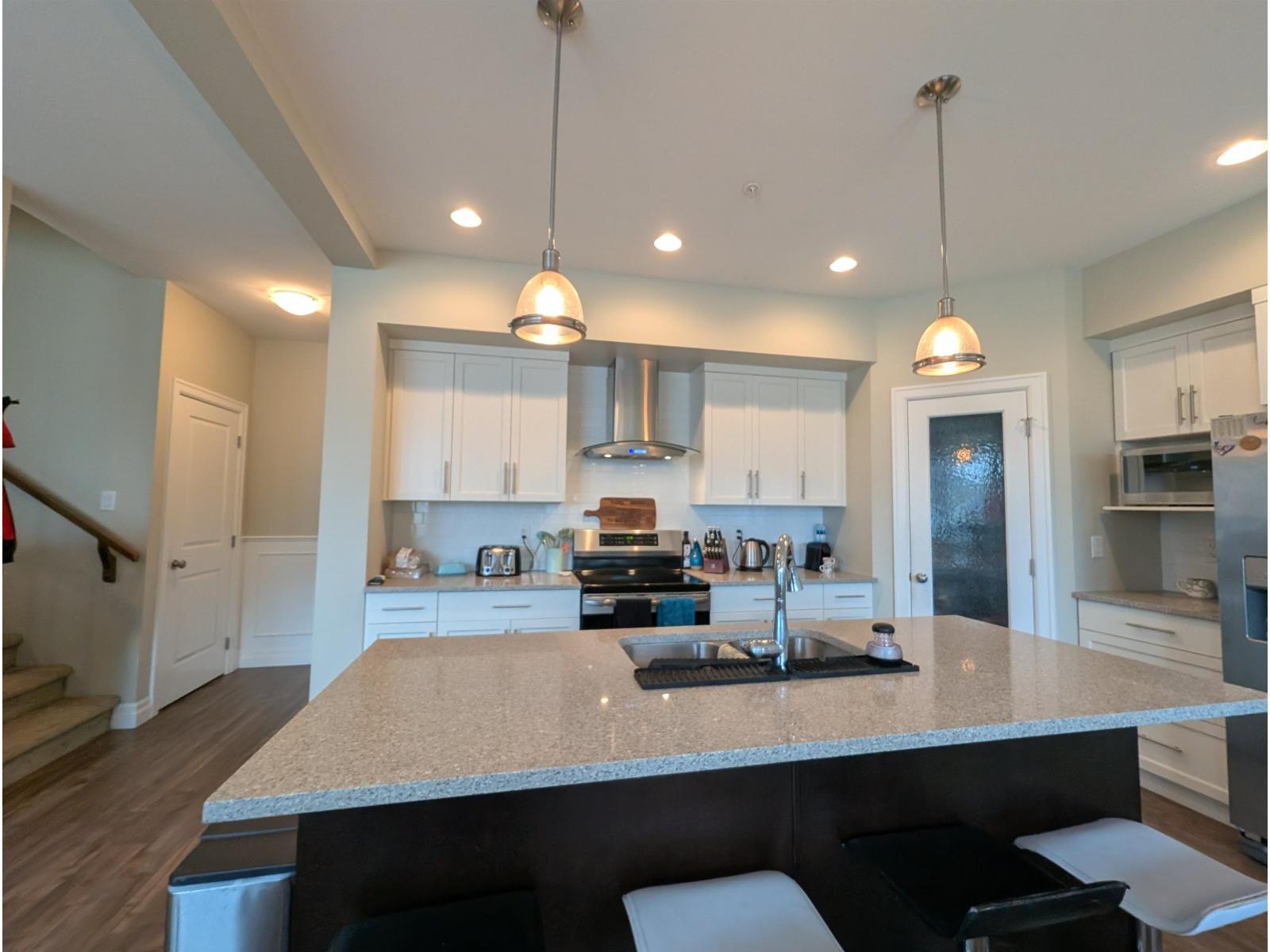46986 Russell Road #a Property Photo 4