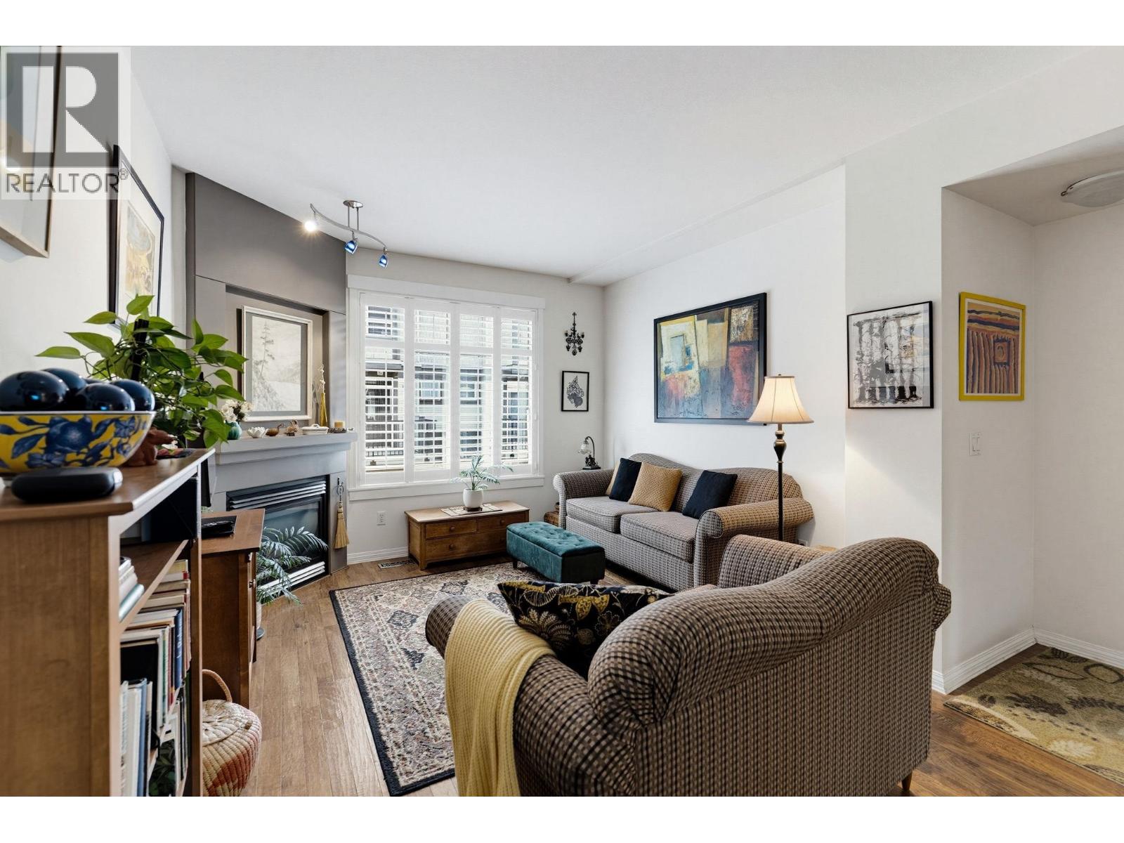 34 6300 Alder Street Property Photo 4