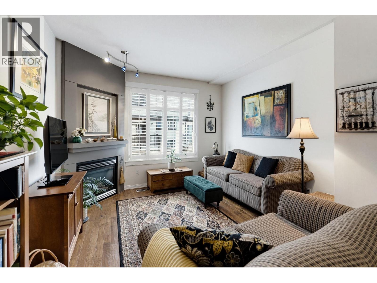 34 6300 Alder Street Property Photo 5