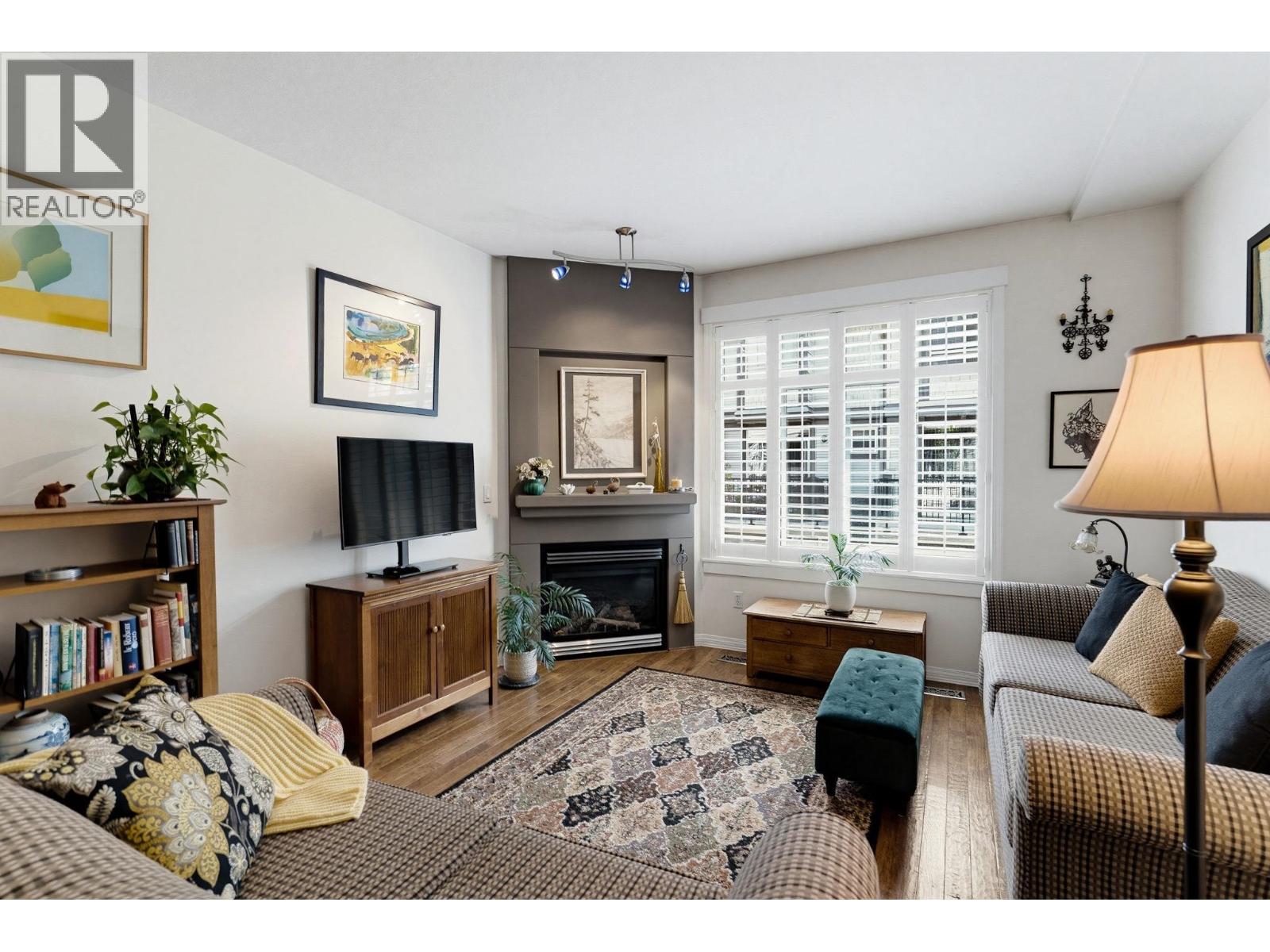 34 6300 Alder Street Property Photo 6