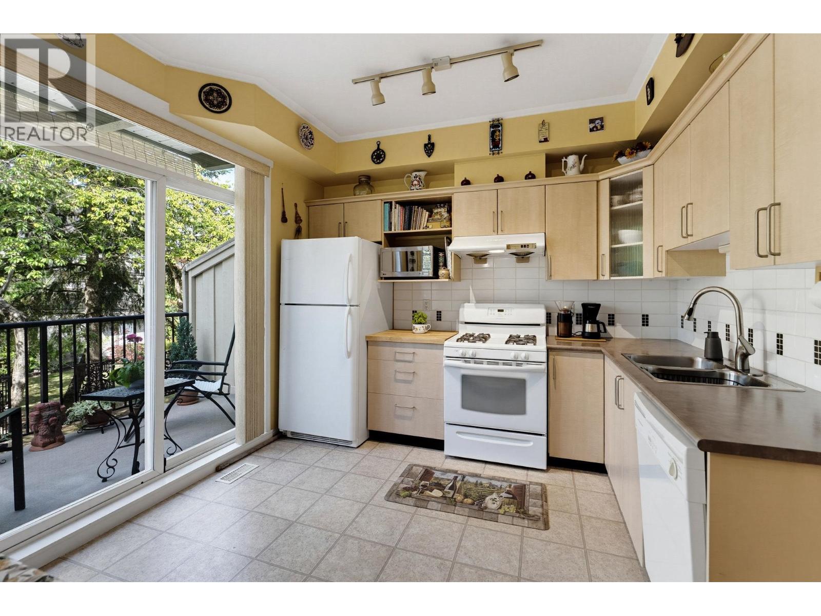 34 6300 Alder Street Property Photo 13
