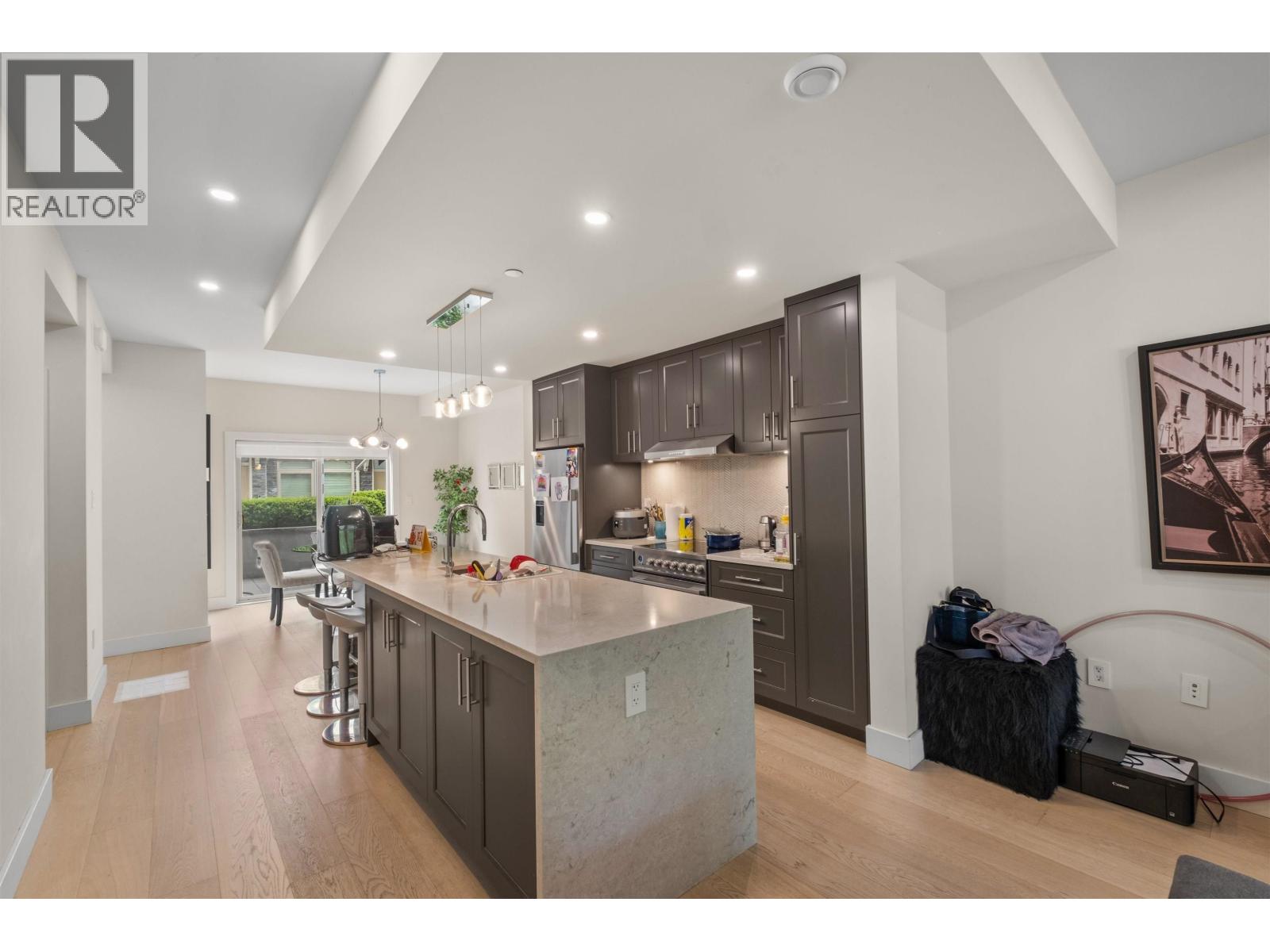 5 115 W Queens Road Property Photo 4