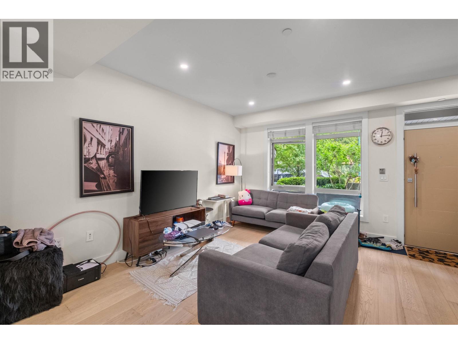 5 115 W Queens Road Property Photo 6