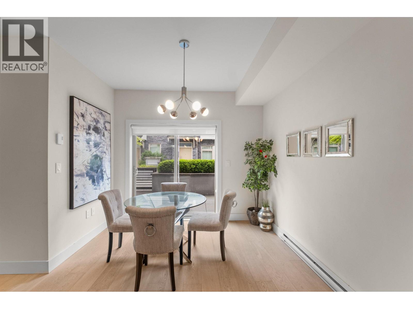 5 115 W Queens Road Property Photo 9