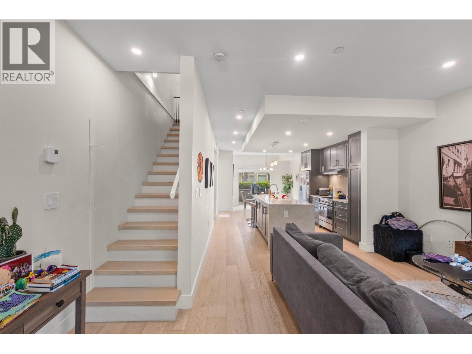 5 115 W Queens Road Property Photo 10