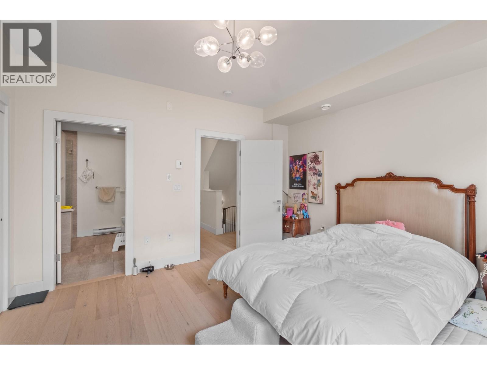 5 115 W Queens Road Property Photo 12